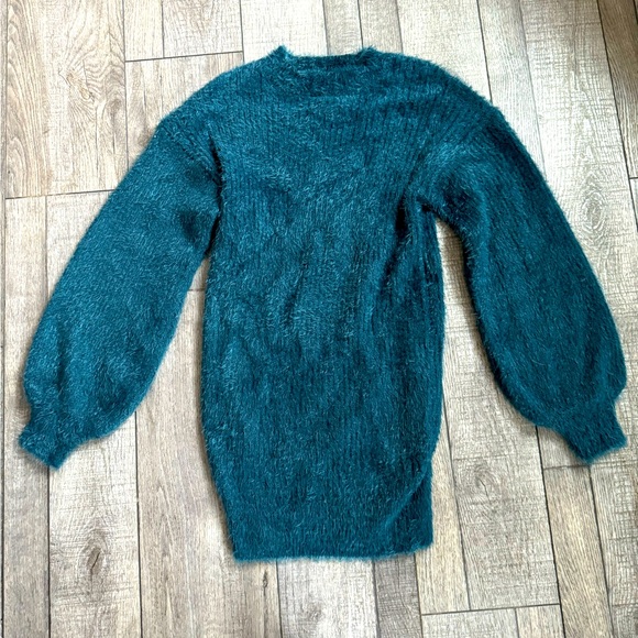 Sweaters - Women’s small sweater